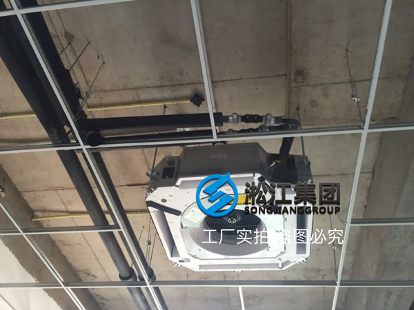 中央空調(diào)風(fēng)機(jī)盤(pán)管螺紋橡膠接頭安裝現(xiàn)場(chǎng) 中央空調(diào)風(fēng)機(jī)盤(pán)管螺紋橡膠接頭安裝現(xiàn)場(chǎng)