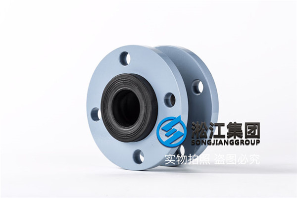 DN100天然橡膠接頭安裝在消防車 DN100天然橡膠接頭安裝在消防車